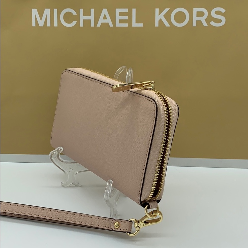 MICHAEL KORS JET SET TRAVEL LG FLAT MF PHN CASE - Picture 10 of 16
